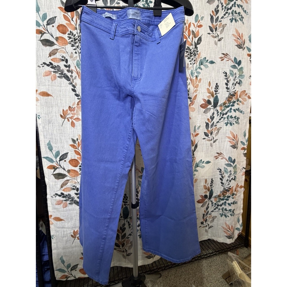 Universal Thread Straight Leg Jeans in Vibrant Blue
